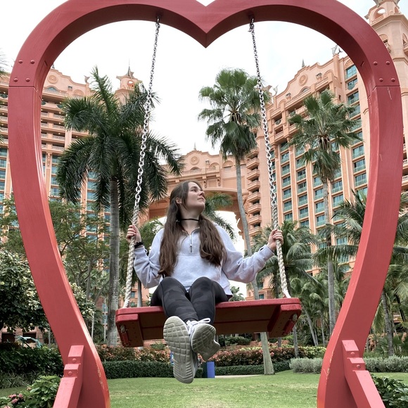 Meet your Posher, Gabrielle - Picture 1 of 1